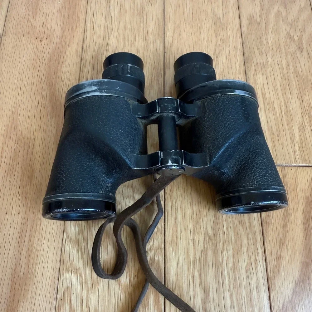 WWII Vintage Universal Camera Corp M17 Binoculars with Leather Carrying Case‎